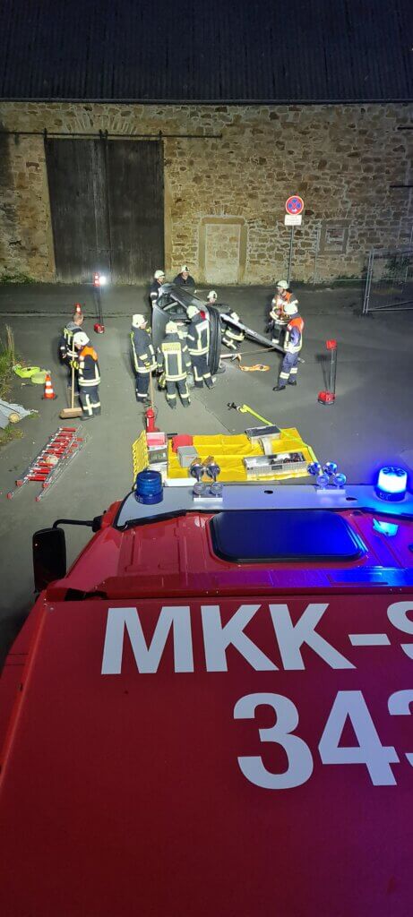Übung mit dem Schwerpunkt „Technische Hilfeleistung – Verkehrsunfall“ –  Feuerwehr-Erbstadt